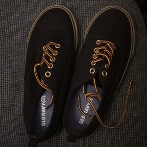 Boy’s canvas sneakers